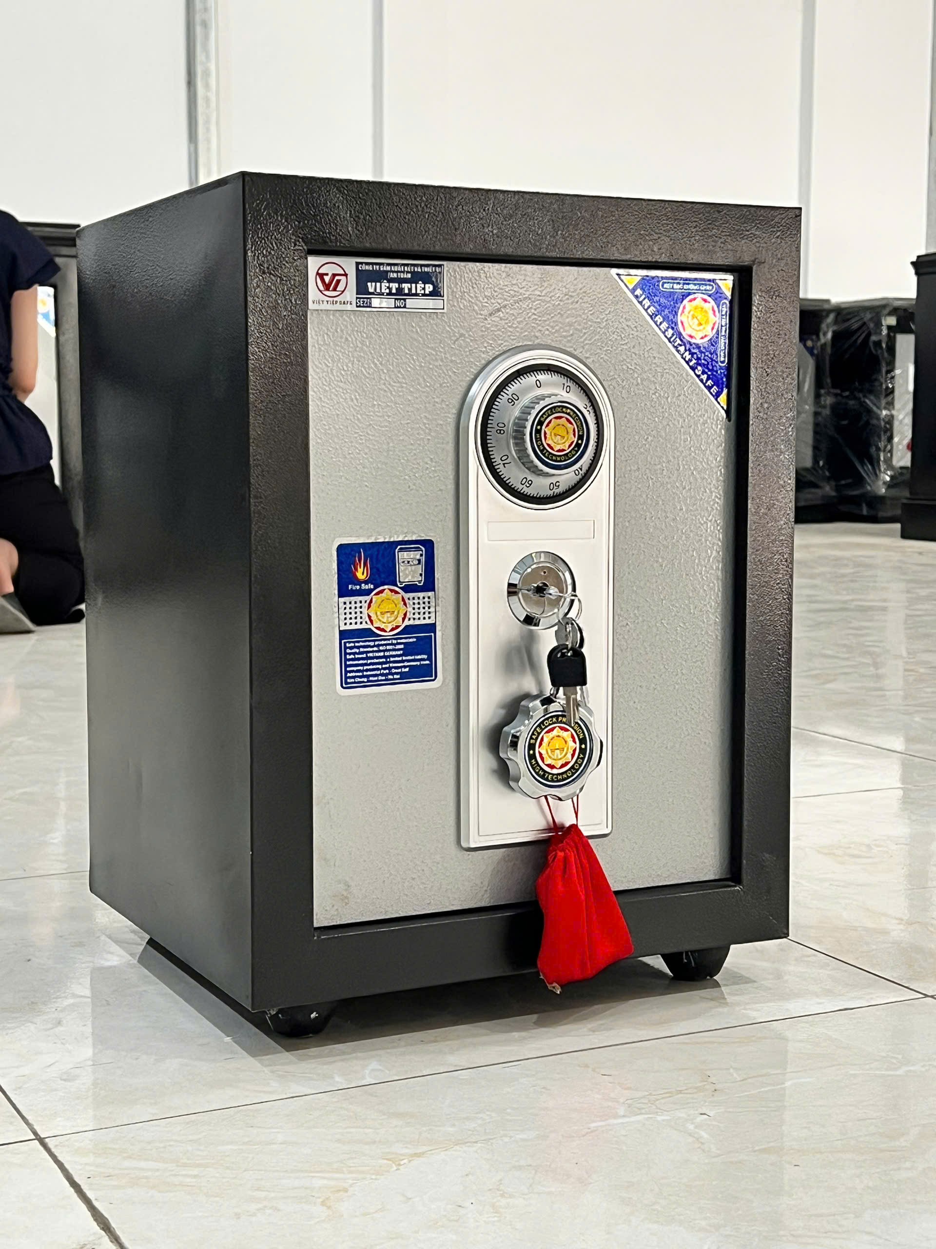 Két Sắt Việt Tiệp Mẫu K25 Khóa cơ Két Sắt Việt Tiệp Mẫu K25 Khóa cơ
