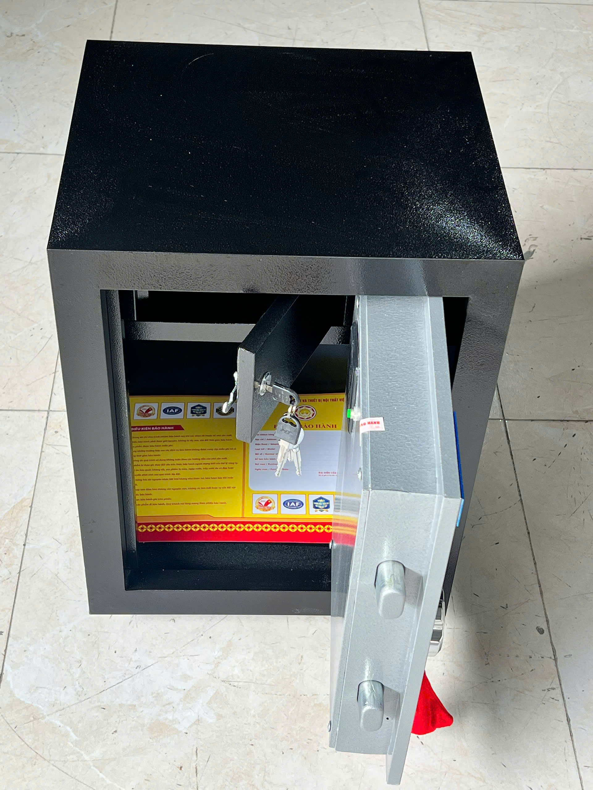 Két Sắt Việt Tiệp Mẫu K25 Khóa cơ Két Sắt Việt Tiệp Mẫu K25 Khóa cơ