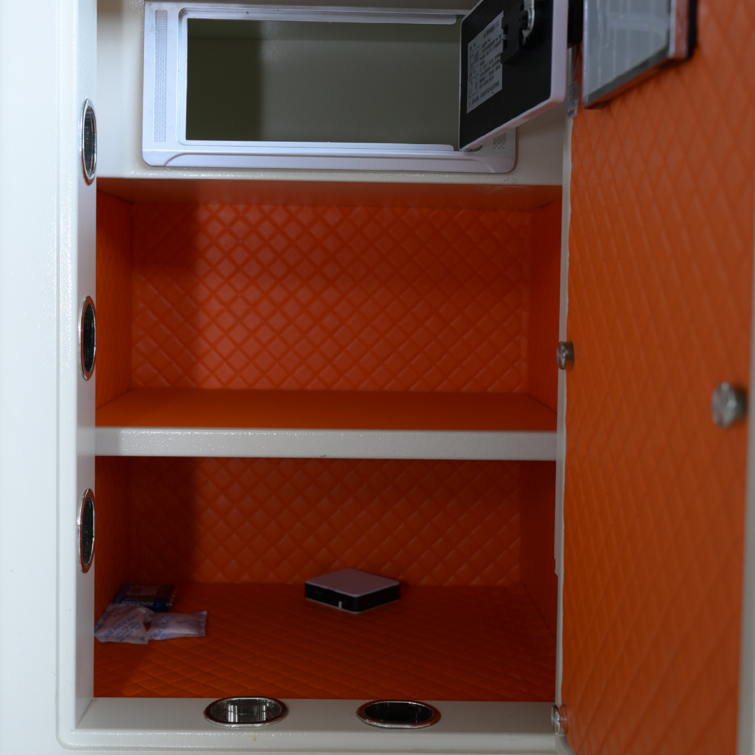 Két sắt Việt Tiệp Mẫu KVT70 khóa vân tay điện tử màu trắng Két sắt Việt Tiệp Mẫu KVT70 khóa vân tay điện tử màu trắng